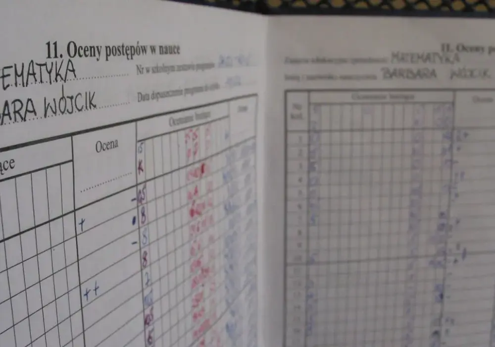Kiedy są wystawiane oceny? Daty i zasady klasyfikacji