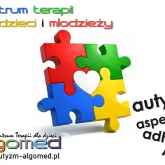 Kolorowe puzzle tworzące serce, symbolizujące wsparcie dla dziecka z autyzmem. Centrum terapii dla dzieci i młodzieży.