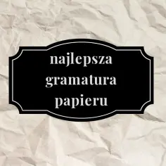 Czarny prostokąt z białym obramowaniem na pogniecionej, beżowej kartce. W środku napis: "najlepsza gramatura papieru".