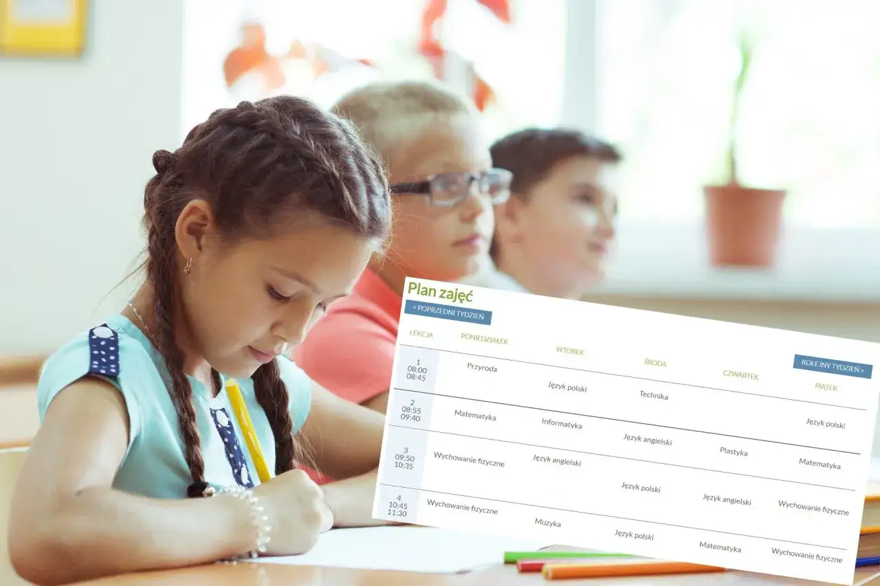 Dzieci w szkole podstawowej piszą lekcje z planu zajęć. Widać przedmioty takie jak przyroda, matematyka, język polski i wychowanie fizyczne.