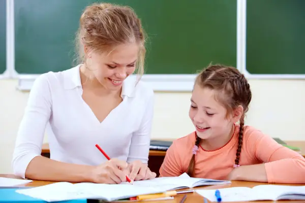 Ile trwa godzina nauczania indywidualnego? Sprawdź przepisy