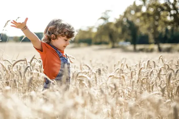 Unschooling - edukacja bez szkoły? Poznaj wady i zalety!
