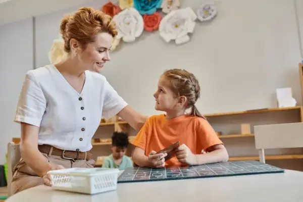 Czy nauczanie indywidualne może odbywać się w szkole? Sprawdź przepisy
