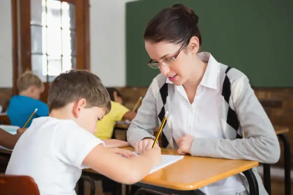 Kto może pracować z dzieckiem autystycznym? Kwalifikacje i role