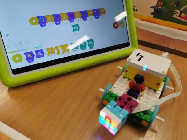 Zajęcia z robotyki LEGO: rozwijaj kreatywność i umiejętności dzieci