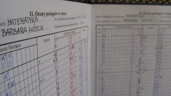 Kiedy są wystawiane oceny? Daty i zasady klasyfikacji